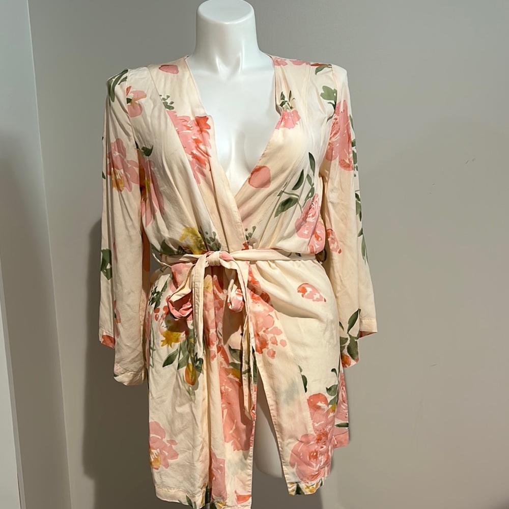 Plum Pretty Sugar floral robe size‎ small
